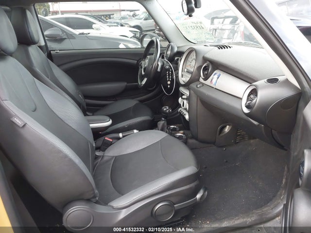 2009 MINI COOPER WMWMF33549TW70054 Photo 4