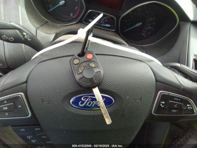 1FADP3K22FL224476 Ford FOCUS SE