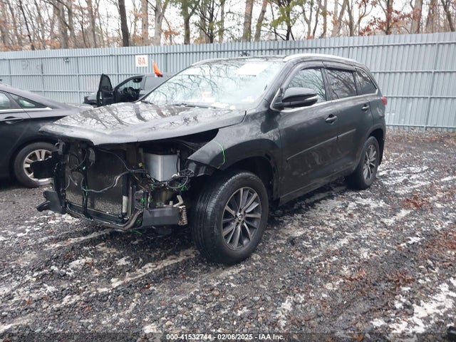 Toyota Highlander Xle 2017 5TDJZRFH3HS396252 Image 2