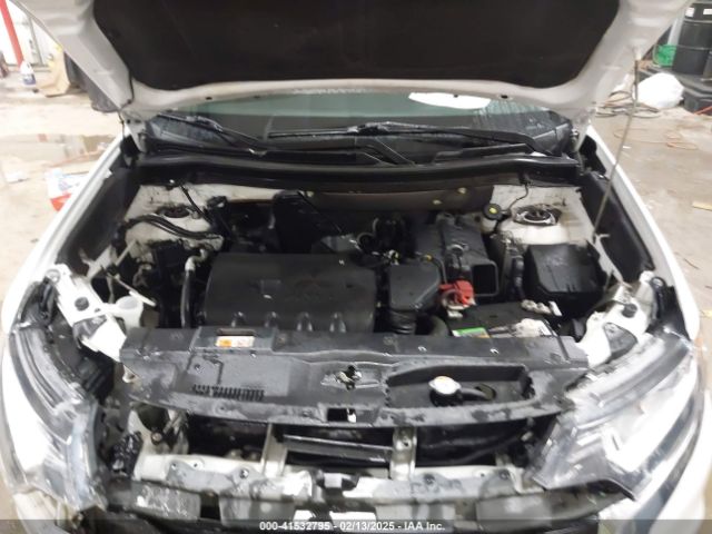 JA4AZ3A33JZ040715 Mitsubishi Outlander Se