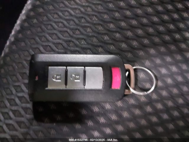 JA4AZ3A33JZ040715 Mitsubishi Outlander Se