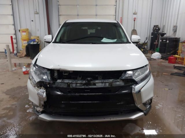 JA4AZ3A33JZ040715 Mitsubishi Outlander Se