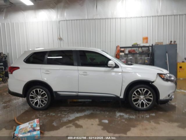 JA4AZ3A33JZ040715 Mitsubishi Outlander Se
