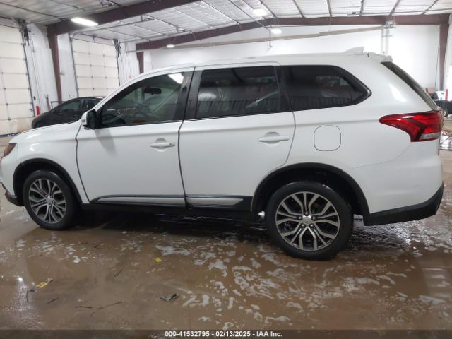 JA4AZ3A33JZ040715 Mitsubishi Outlander Se