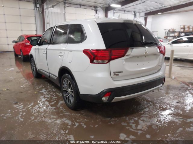 JA4AZ3A33JZ040715 Mitsubishi Outlander Se