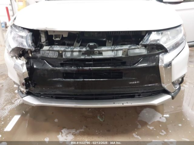 JA4AZ3A33JZ040715 Mitsubishi Outlander Se