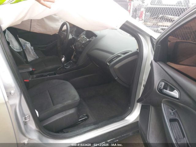 1FADP3F24HL210401 Ford FOCUS SE
