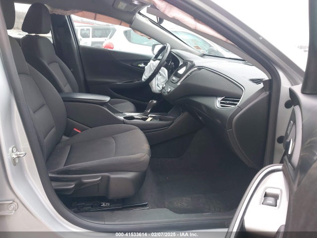 1G1ZD5STXJF122694 Chevrolet MALIBU LT