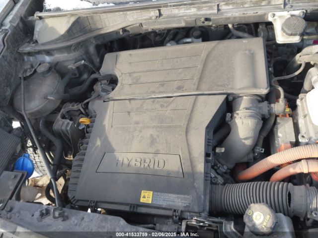 KNDCB3LC8J5132670 KIA NIRO LX