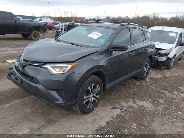 JTMZFREVXJJ178010 Toyota RAV4 LE