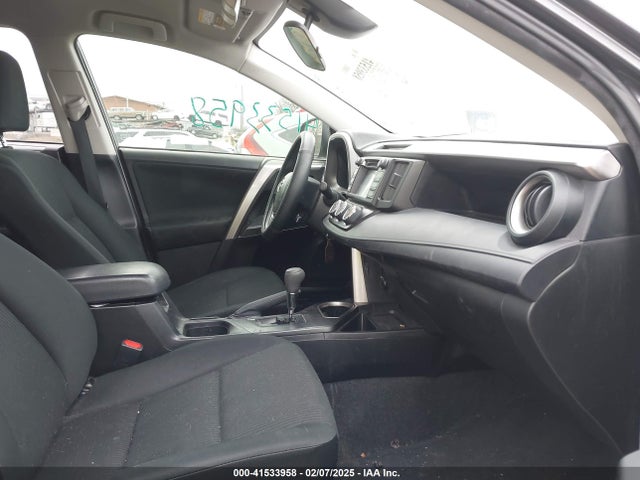JTMZFREVXJJ178010 Toyota RAV4 LE