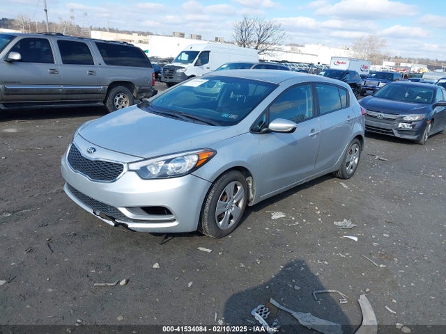 KIA Forte 5-door Lx 2016 KNAFK5A89G5574144 Image 2