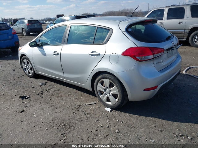 KIA Forte 5-door Lx 2016 KNAFK5A89G5574144 Image 3