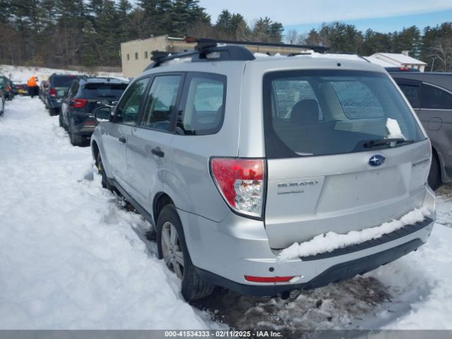 2011 SUBARU FORESTER JF2SHABC9BG744366 Photo 2