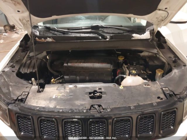 3C4NJDBB9JT454213 Jeep Compass Latitude 4x4