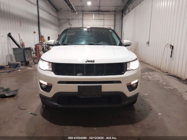 3C4NJDBB9JT454213 Jeep Compass Latitude 4x4