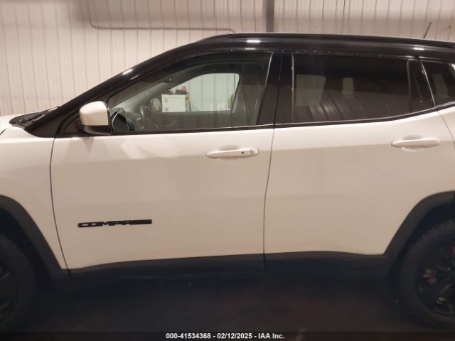 3C4NJDBB9JT454213 Jeep Compass Latitude 4x4