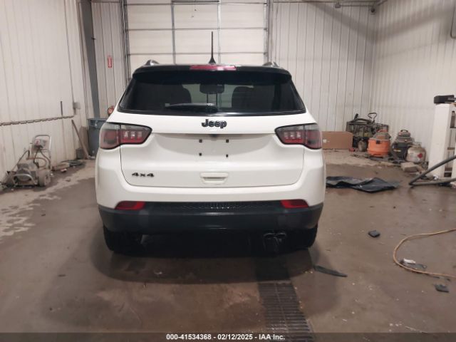 3C4NJDBB9JT454213 Jeep Compass Latitude 4x4