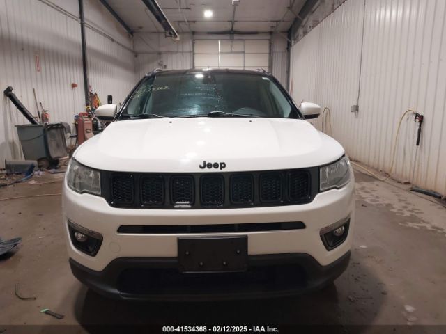 3C4NJDBB9JT454213 Jeep Compass Latitude 4x4