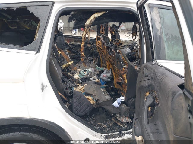 1FMCU0GX0EUA84076 Ford ESCAPE SE