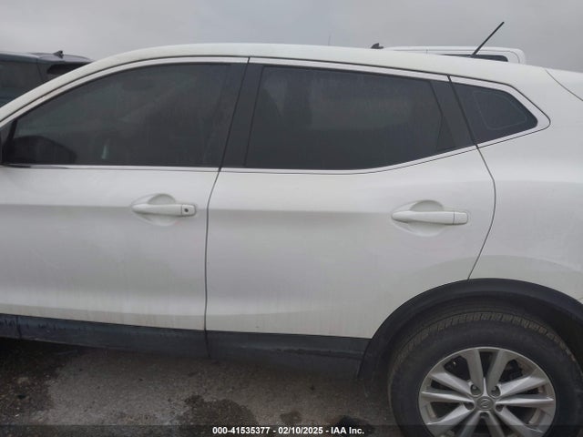 JN1BJ1CP3JW189846 Nissan Rogue Sport S