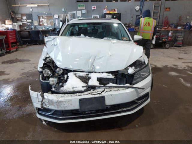 1VWBT7A30HC056657 Volkswagen Passat 1.8t Se