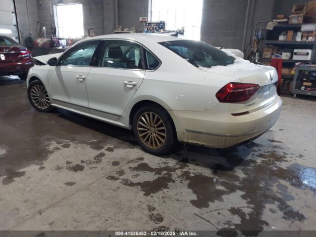 2017 VOLKSWAGEN PASSAT 1VWBT7A30HC056657 Photo 2