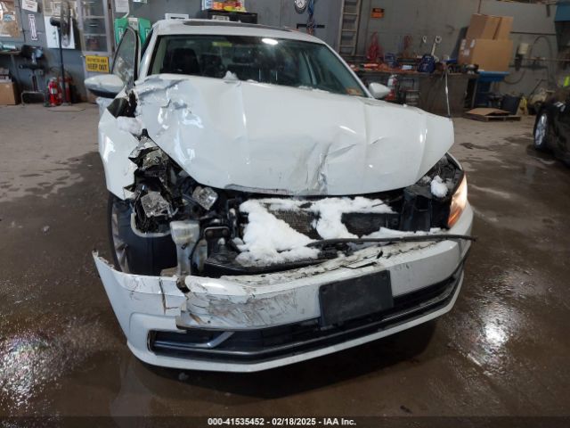 2017 VOLKSWAGEN PASSAT 1VWBT7A30HC056657 Photo 5