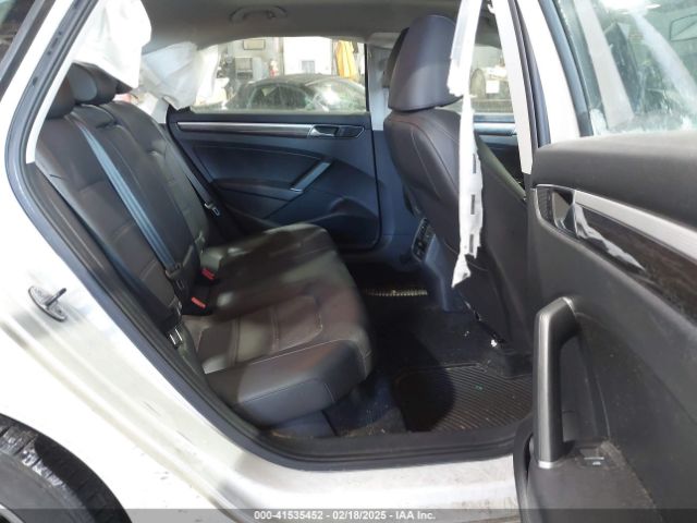 2017 VOLKSWAGEN PASSAT 1VWBT7A30HC056657 Photo 7