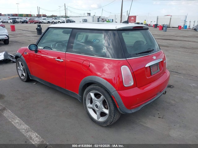 2005 MINI COOPER WMWRC33575TJ72049 Photo 2