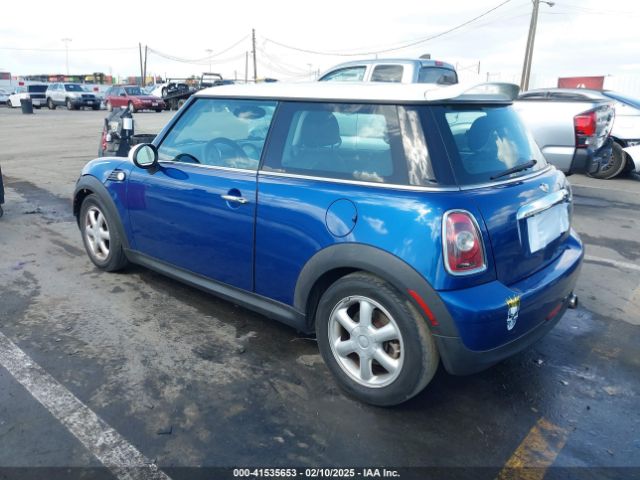 2009 MINI COOPER WMWMF335X9TW71208 Photo 2