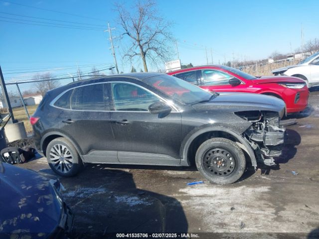 1FMCU9J90MUB23259 Ford Escape Titanium