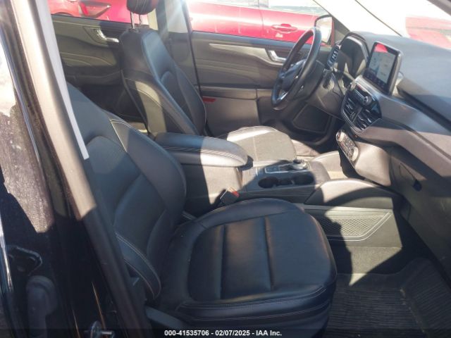 1FMCU9J90MUB23259 Ford Escape Titanium