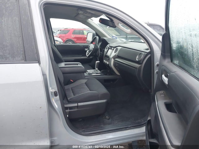 5TFEY5F13KX247647 Toyota Tundra Sr5 5.7l V8