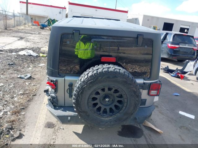 1C4BJWDG3EL161075 Jeep Wrangler Unlimited Freedom Edition