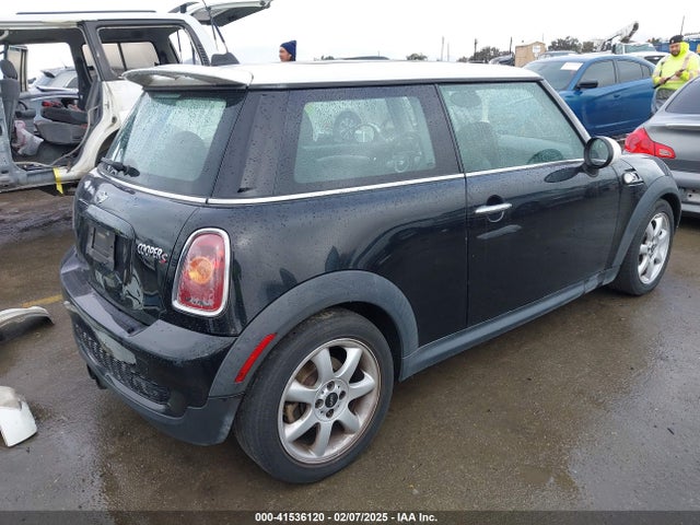 2010 MINI COOPER S WMWMF7C55ATZ72075 Photo 3
