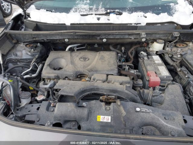 2T3F1RFV2KW050945 Toyota RAV4 LE