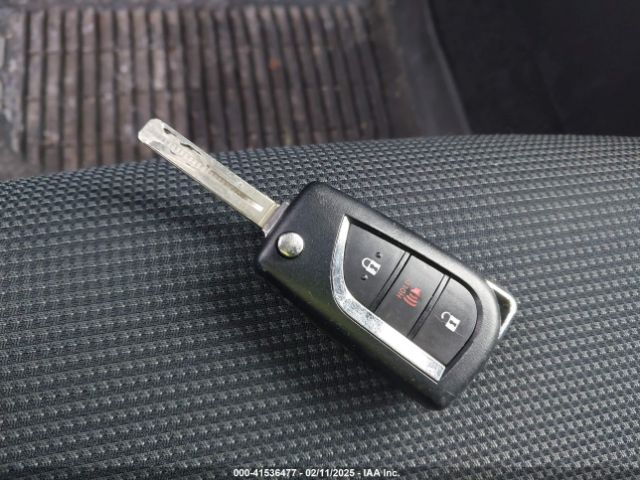 2T3F1RFV2KW050945 Toyota RAV4 LE
