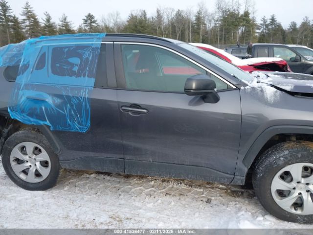 2T3F1RFV2KW050945 Toyota RAV4 LE