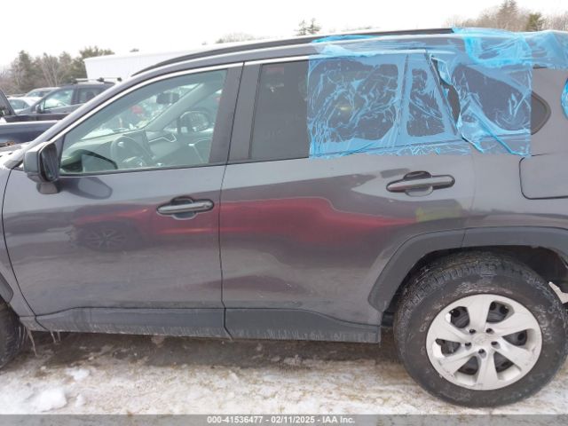 2T3F1RFV2KW050945 Toyota RAV4 LE