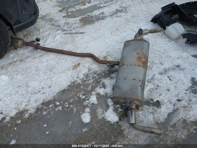 2T3F1RFV2KW050945 Toyota RAV4 LE