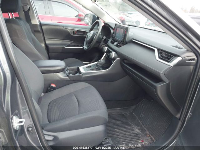 2T3F1RFV2KW050945 Toyota RAV4 LE