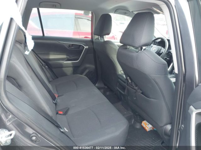 2T3F1RFV2KW050945 Toyota RAV4 LE