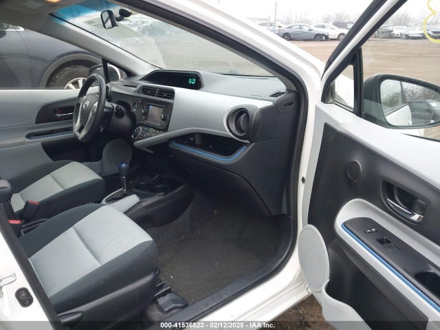 41536823 :رقم المزاد ، JTDKDTB30C1520414 vin ، 2012 Toyota Prius C Three مزاد بيع