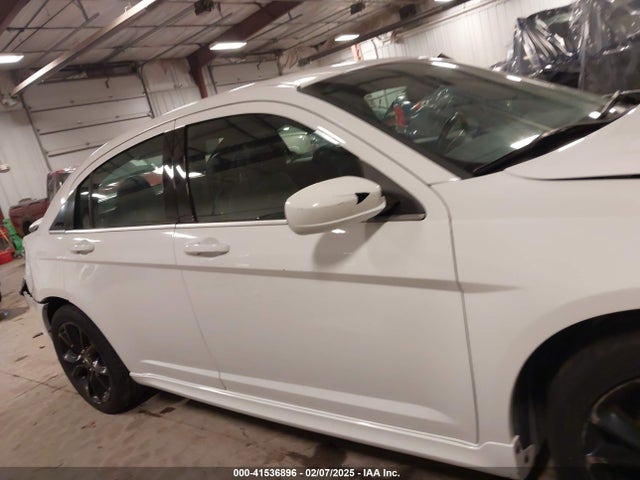 Chrysler 200 Limited 2014 1C3CCBCG9EN193305 Image 13