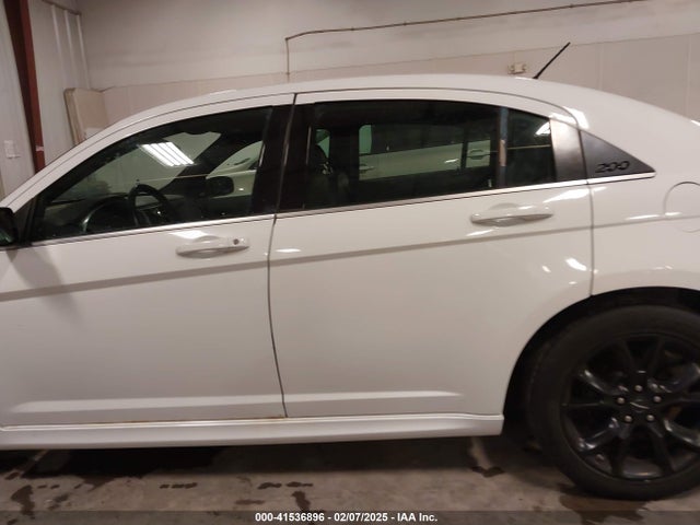 Chrysler 200 Limited 2014 1C3CCBCG9EN193305 Image 14