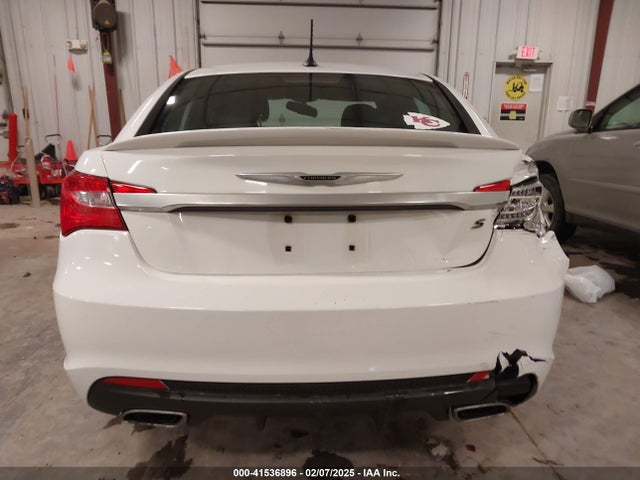 Chrysler 200 Limited 2014 1C3CCBCG9EN193305 Image 16