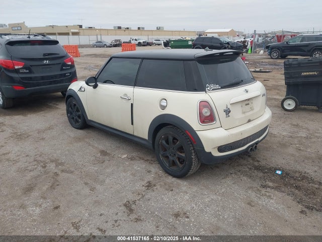 2009 MINI COOPER S WMWMF73539TT94151 Photo 2