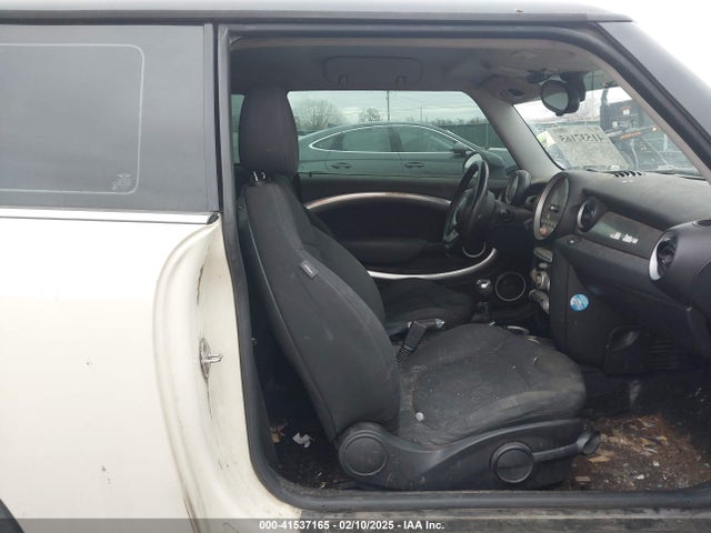 2009 MINI COOPER S WMWMF73539TT94151 Photo 4