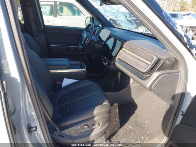 7PDSGABA6PN017830 Rivian R1s Adventure
